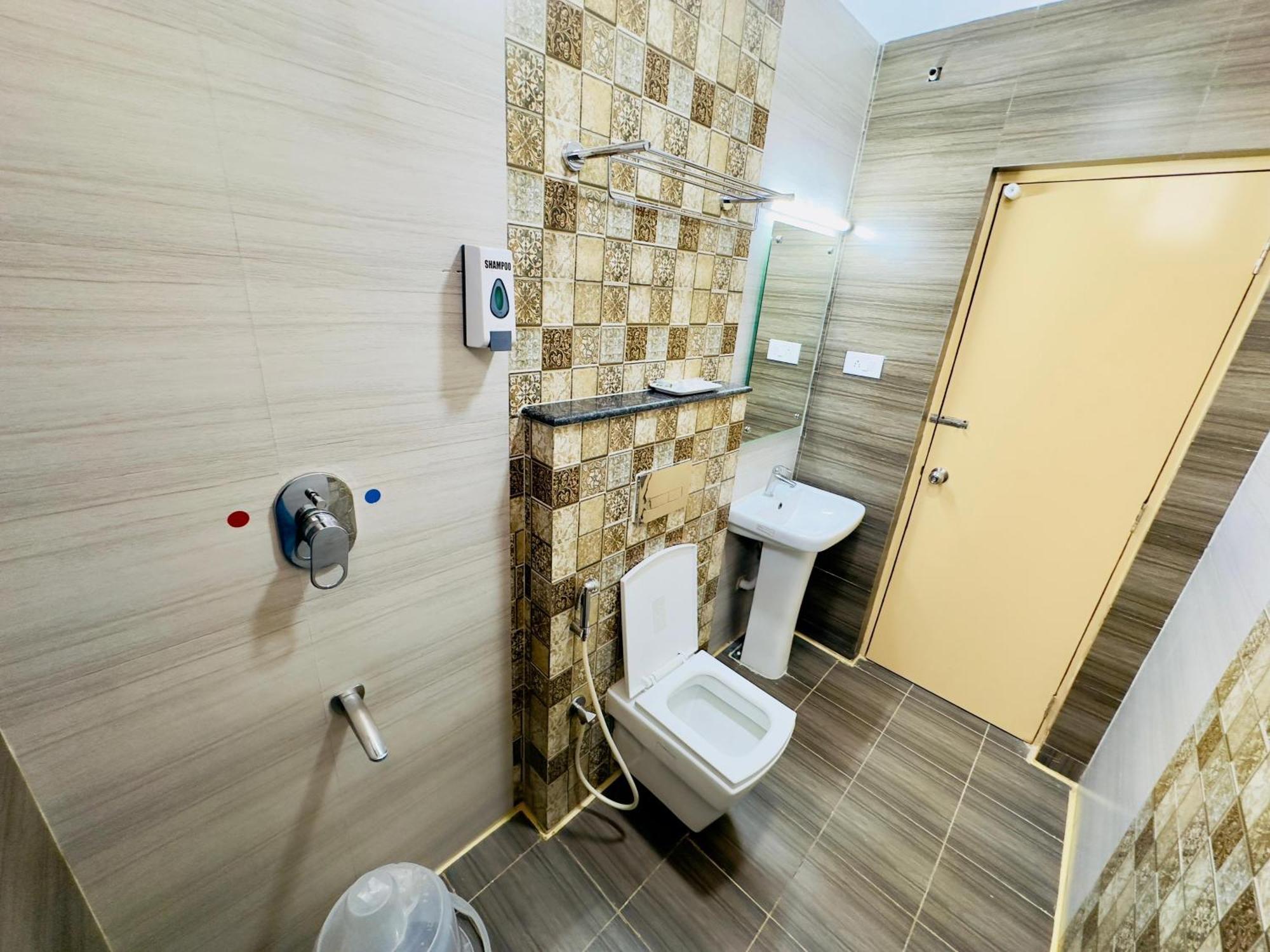Sheraton Grande At Puratchi Thalaivar Dr Mgr Central Railway Station เชนไน ภายนอก รูปภาพ
